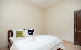 Urbanview Hotel Syariah Insani Cisarua Puncak